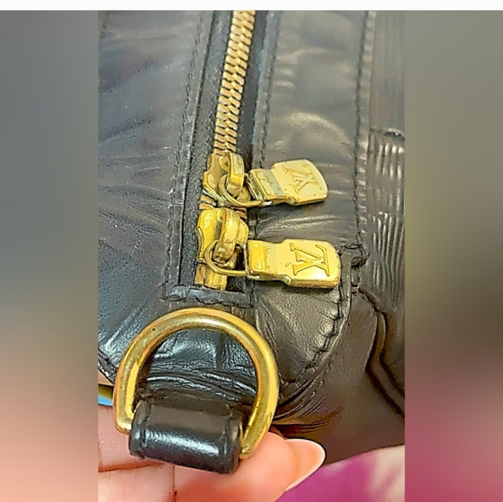 Louis Vuttion Black Epi Leather Handbag - Picture 8 of 10